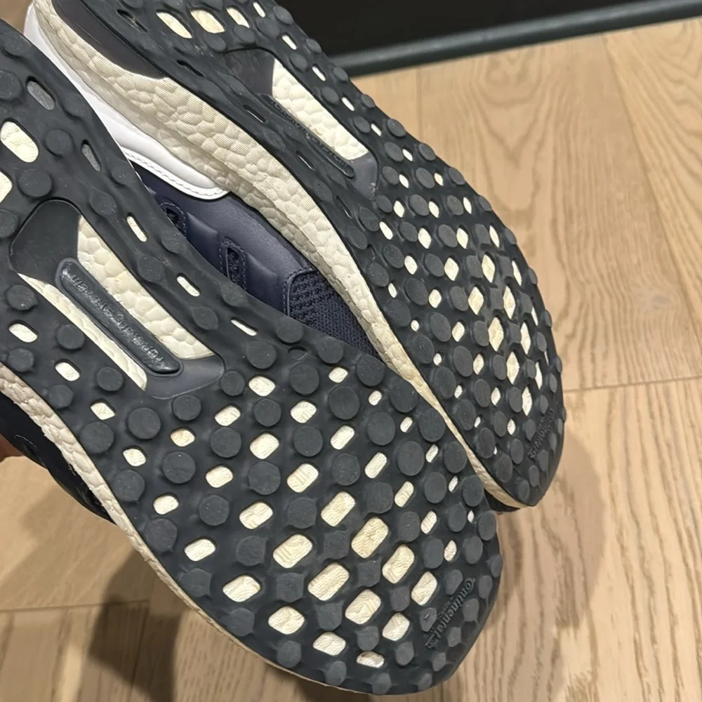 Pre owned  NAVY Ultra Boost - Picture 6 of 6